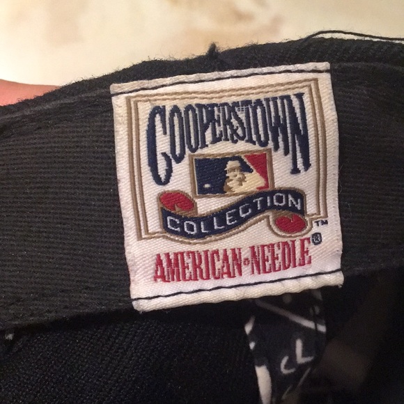 Philadelphia Phillies Vintage Ball 🧢 - Picture 2 of 4